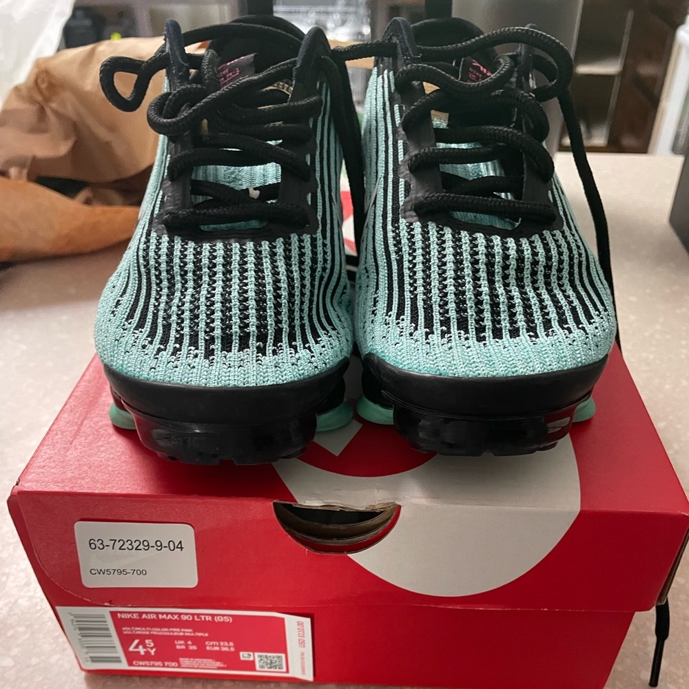 Gently used tennis shoes